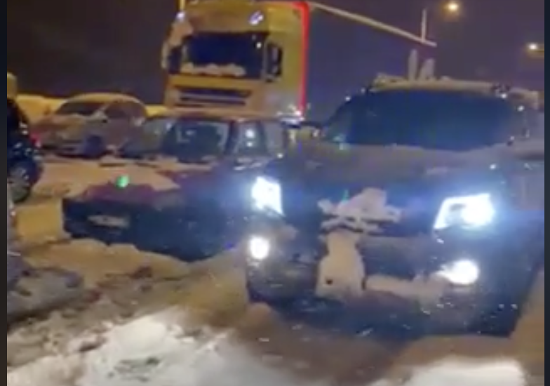 Επιτελικό κράτος στους κλειστούς δρόμους του χιονιά...Βίντεο
