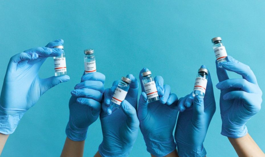 Παρενέργειες μετά το εμβόλιο covid: Πώς εξηγούνται με το φαινόμενο nocebo