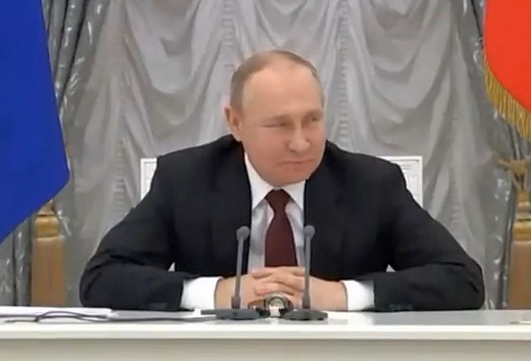 Ο Πούτιν κάλεσε τους επιχειρηματίες να στηρίξουν την οικονομία