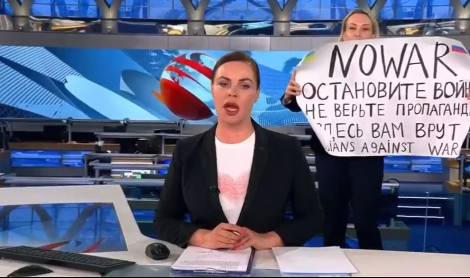 ΟΗΕ σε Μόσχα: Να μην υποστεί αντίποινα η διαδηλώτρια που διέκοψε το δελτίο ειδήσεων