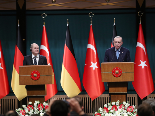 Ερντογάν: «Είναι νωρίς για να αποφασίσουμε αγορά κι άλλων ρωσικών όπλων»