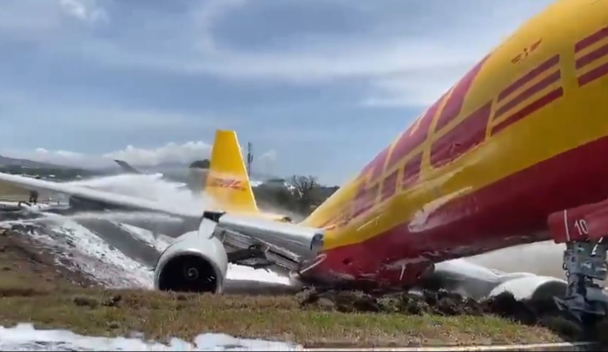 Βίντεο με αεροσκάφος της DHL που διαλύεται στην προσγείωση