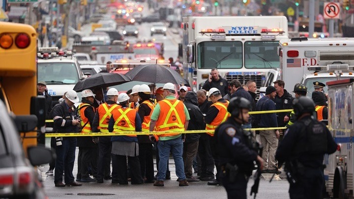 ΗΠΑ: Τουλάχιστον 13 τραυματίες από πυροβολισμούς σε σταθμό του μετρό της Νέας Υόρκης στο Μπρούκλιν