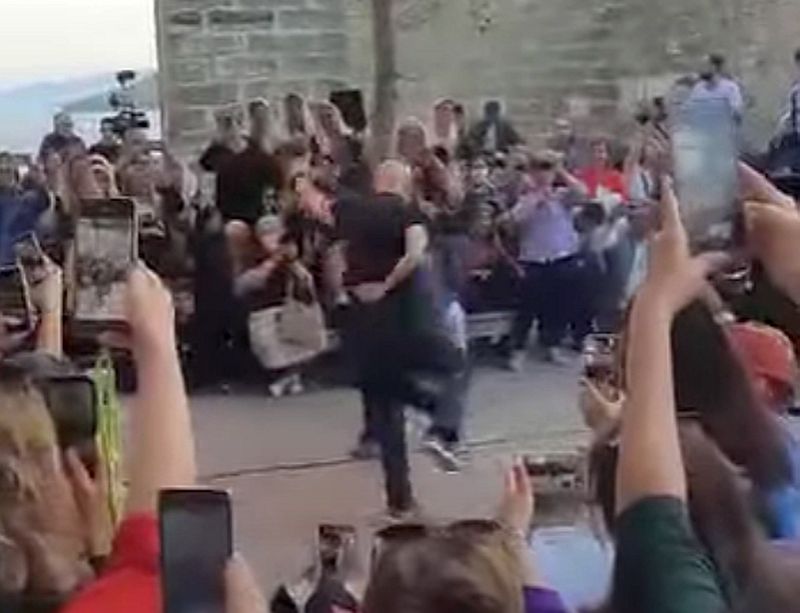 «Χορεύοντας με τους λύκους» που είναι «Γκρίζοι»! Ο χορός του Γ.Παπανδρέου στο Μποντρούμ της Τουρκίας