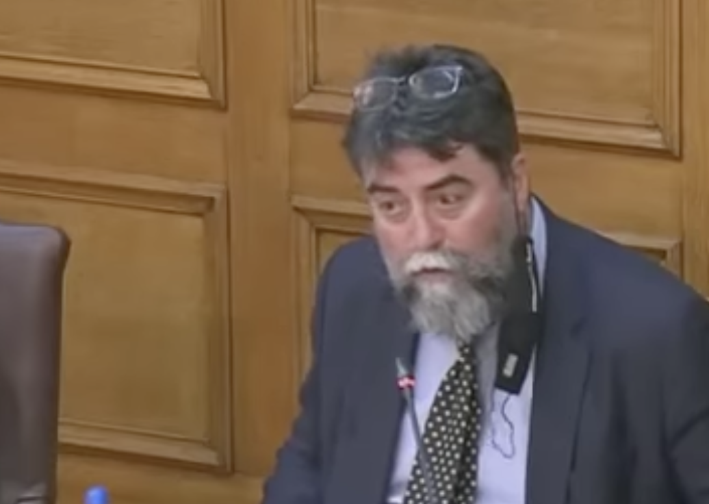 Αποπομπή του Β.Οικονόμου ζητά ο ΣΥΡΙΖΑ για την απαράδεκτη συμπεριφορά του εντός Βουλής-Βίντεο