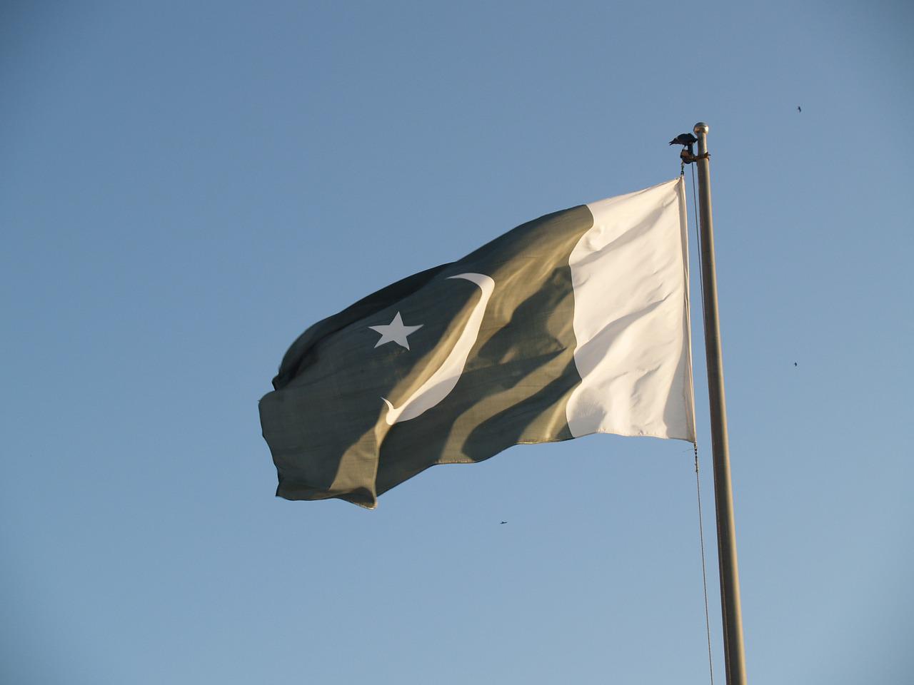 Πακιστάν: Τουλάχιστον 3 νεκροί, 28 τραυματίες σε επίθεση βομβιστή-καμικάζι 