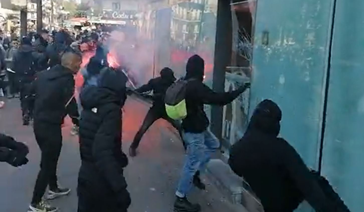 Αστυνομική βία, επεισόδια και συγκρούσεις την Πρωτομαγιά στο Παρίσι (βίντεο)
