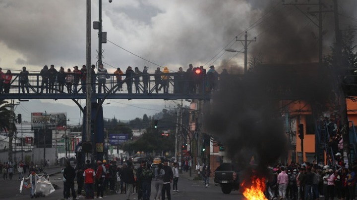 Ισημερινός: Ο κόσμος παραμένει στους δρόμους λόγω της ακρίβειας ο πρώην τραπεζίτης πρόεδρος απειλεί με χρησιμοποίηση του στρατού