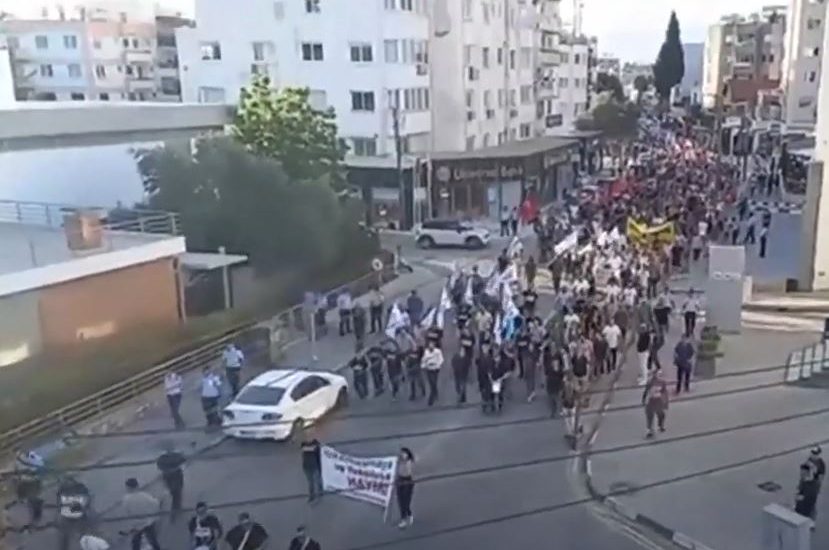 Στους δρόμους οι Τουρκοκύπριοι στο ψευδοκράτος - «Πυροσβεστική» παρέμβαση Τσαβούσογλου