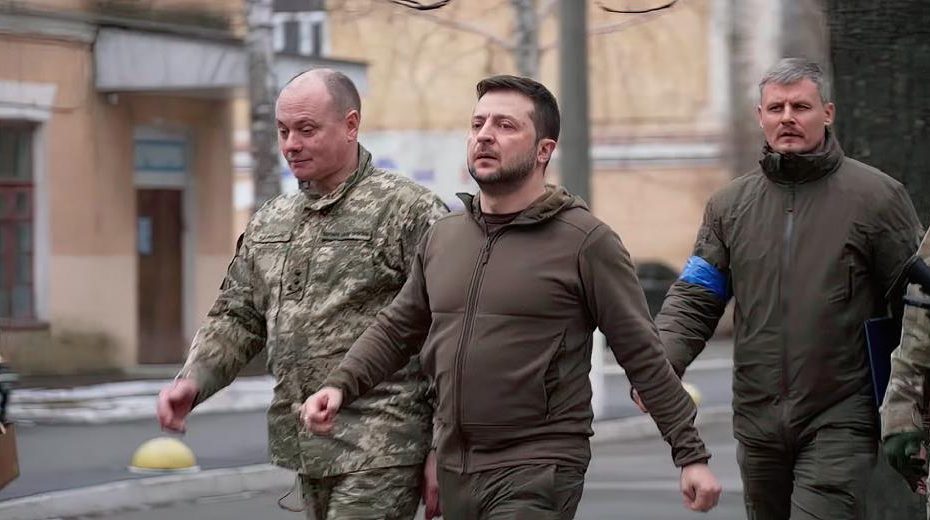 Η Διεθνής Αμνηστία κατηγορεί τον Ζελένσκι ότι θέτει «σε κίνδυνο αμάχους» και το Κίεβο δηλώνει «εξοργισμένο»