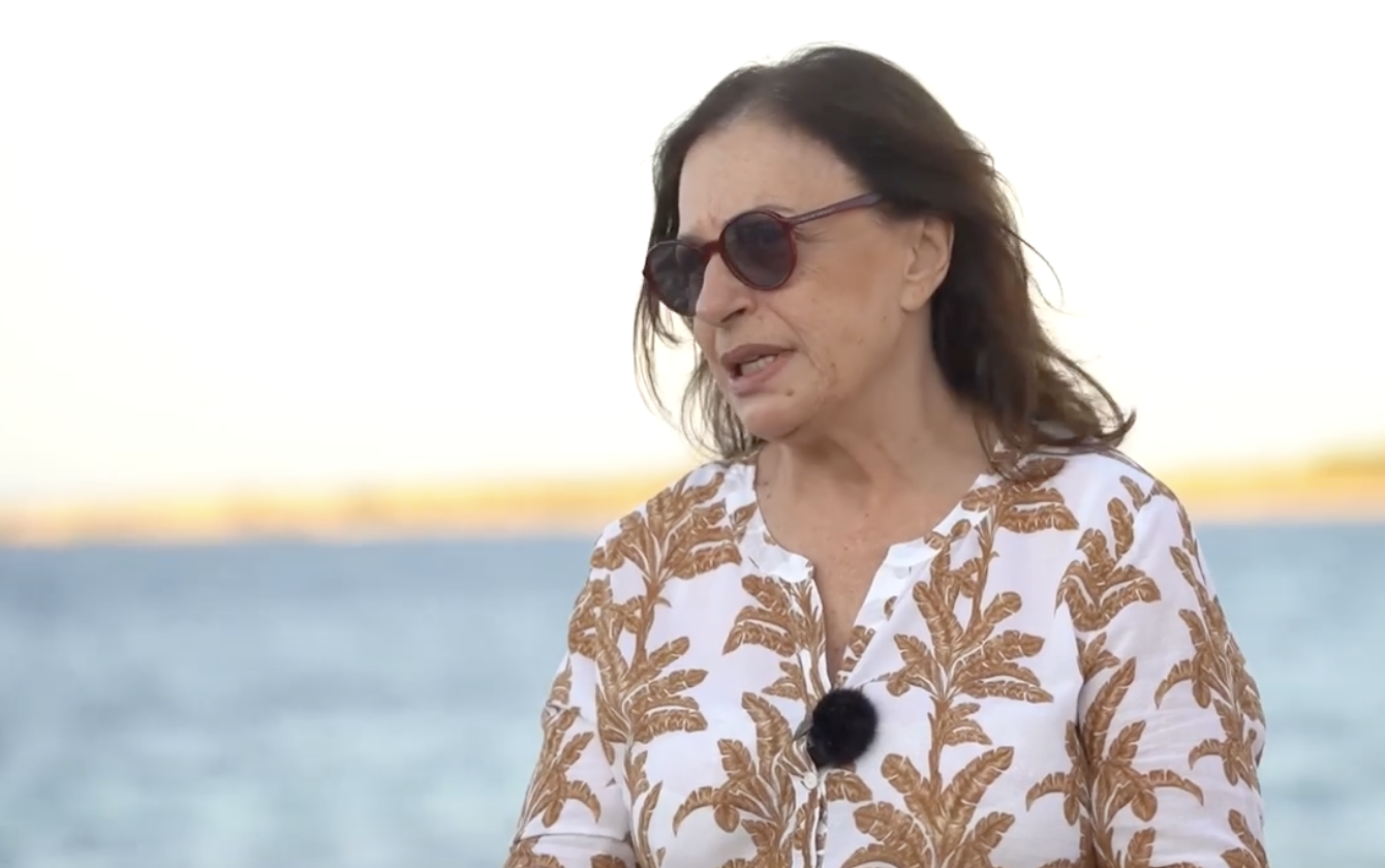 Η Χαρούλα Αλεξίου μιλά από τη Μυτιλήνη της...Βίντεο