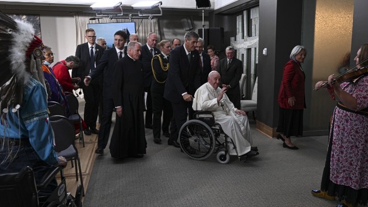 Ο πάπας Φραγκίσκος δηλώνει ότι «θα είναι έτοιμος να παραιτηθεί» λόγω προβλημάτων υγείας