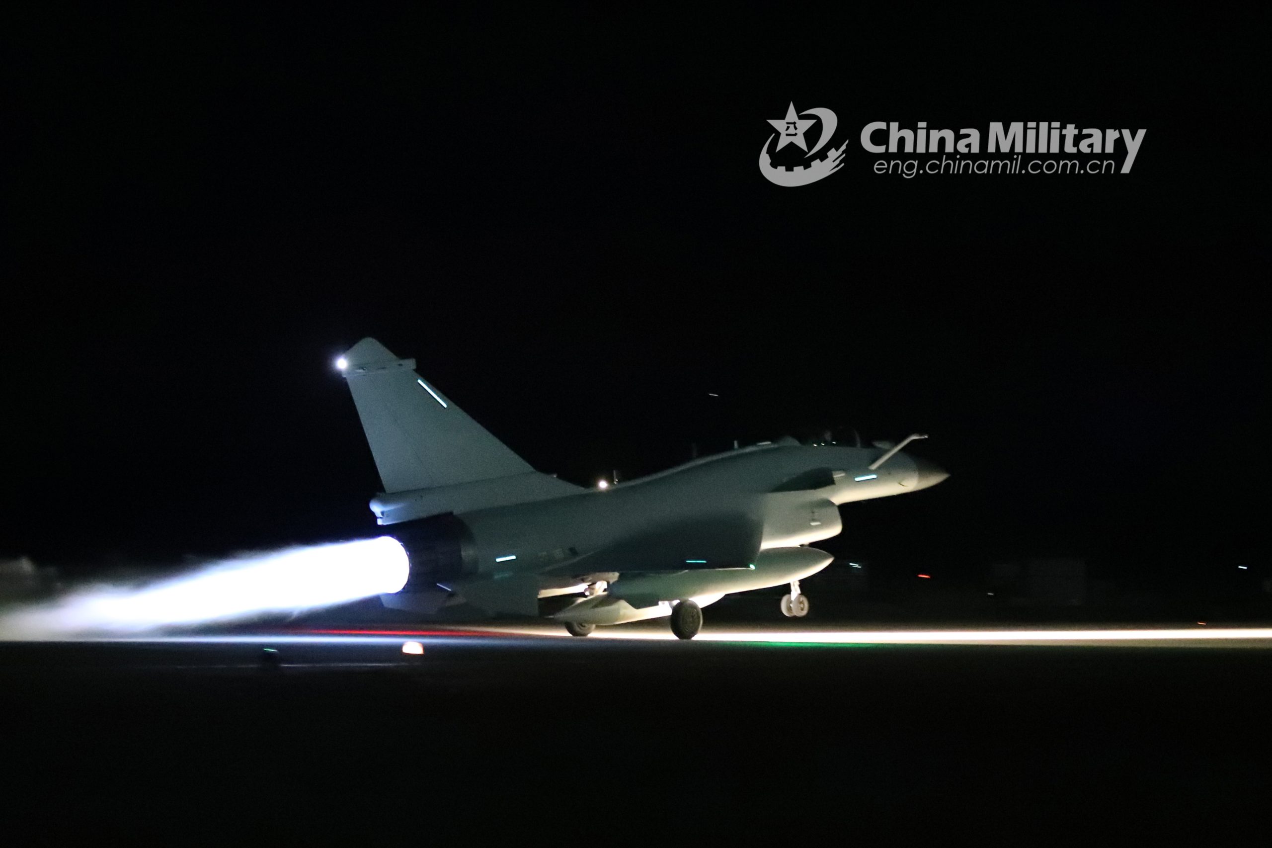 Με εννέα πολεμικά πλοία και 71 μαχητικά αεροσκάφη η Κίνα κάνει επίδειξη δύναμης στην Ταϊβάν