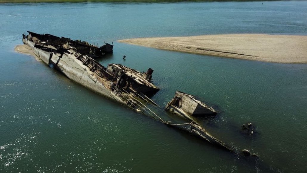 Σερβία: Η στάθμη του Δούναβη έπεσε και έκαναν την εμφάνισή τους γερμανικά πολεμικά πλοία, βυθισμένα από το 1944