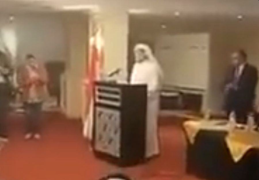 Διπλωμάτης υπερασπιστής των ανθρώπινων δικαιωμάτων πέθανε κατά την ομιλία του στο Κάιρο (βίντεο)