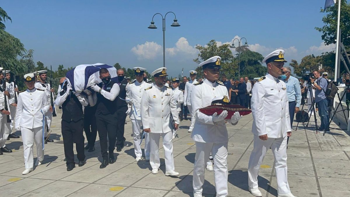 Πολεμικό Ναυτικό: Ράγισαν καρδιές στην κηδεία της 19χρονης Θάλειας