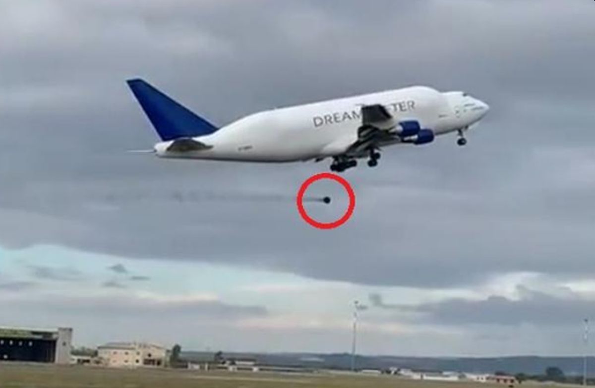 Boeing 747 Dreamlifter χάνει τροχό στην απογείωση (βίντεο)