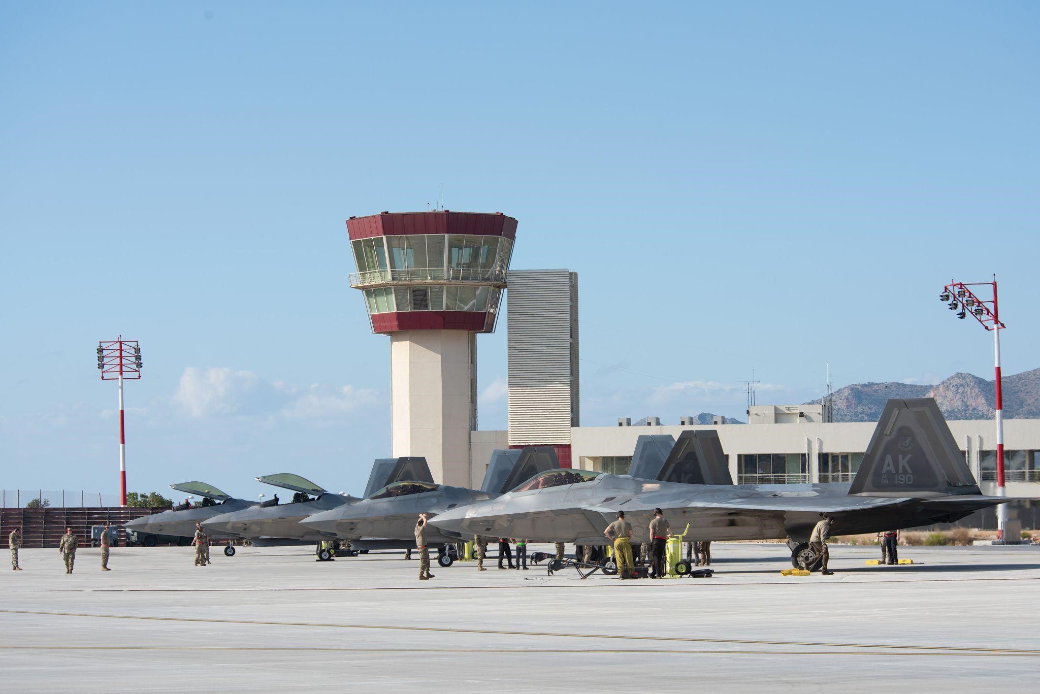 Στη Σούδα 4 F-22 «κατόπιν ενεργειών» του ΓΕΕΘΑ, όπως γράφει σε ανακοίνωση του!