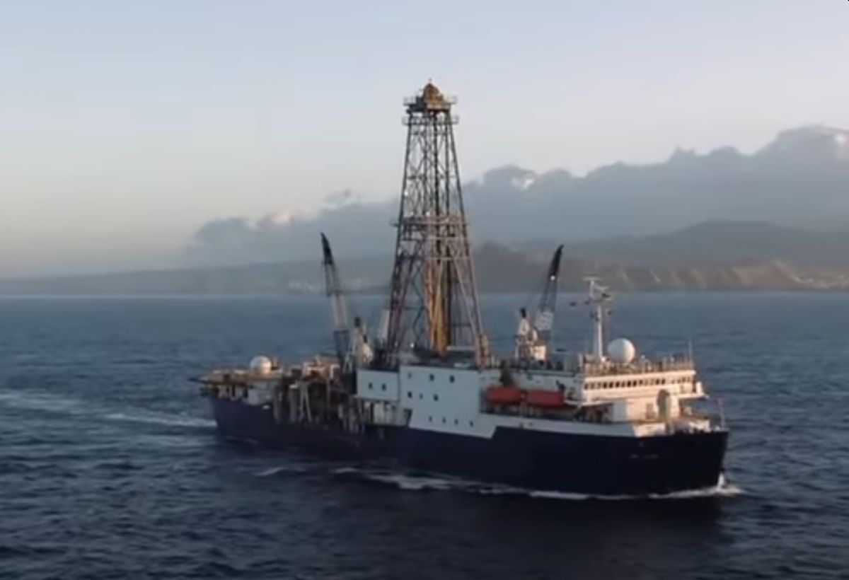 Αμερικανικό ερευνητικό σκάφος για γεωτρήσεις στη Σαντορίνη