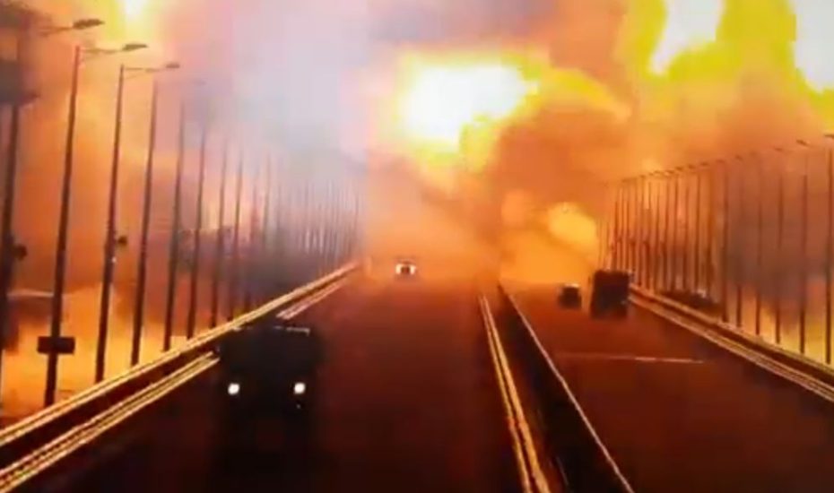 Κριμαία: Βίντεο με την έκρηξη στη γέφυρα στο Στενό του Κερτς