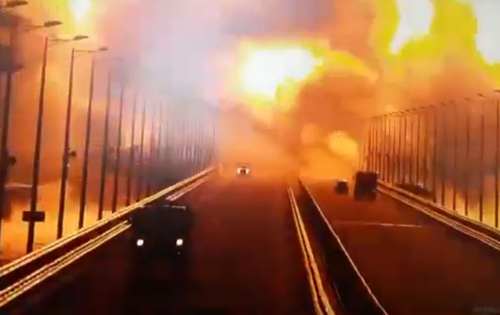 Κριμαία: Βίντεο με την έκρηξη στη γέφυρα στο Στενό του Κερτς
