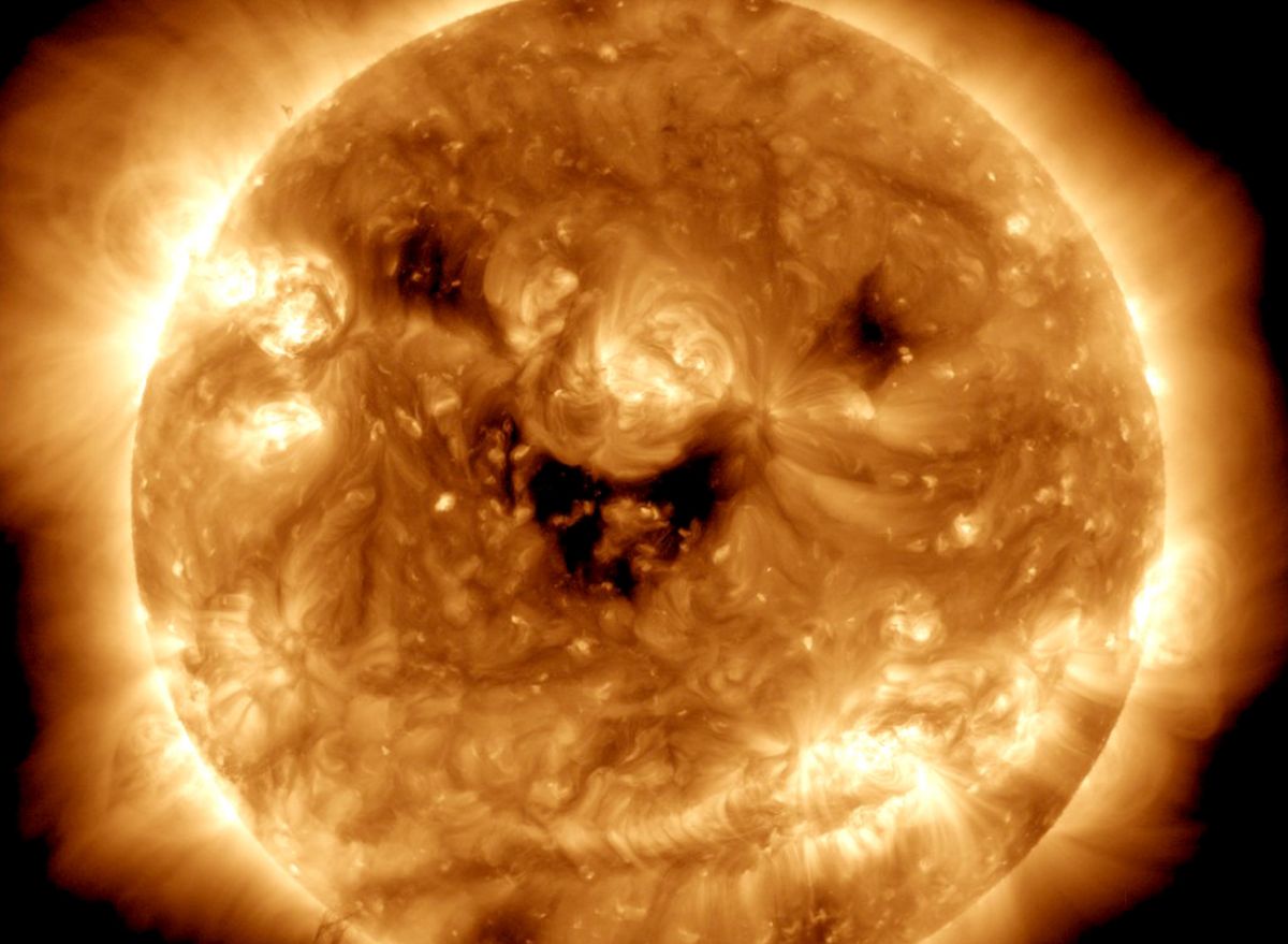 Χαμογελά ο Ήλιος; Η φοβερή φωτογραφία της NASA