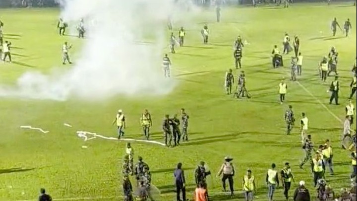 Τραγωδία στην Ινδονησία: 174 νεκροί σε ποδοσφαιρικό αγώνα!
