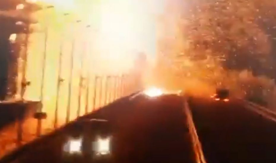 Τι αλλάζει στον πόλεμο στην Ουκρανία μετά την έκρηξη στη γέφυρα στο Στενό του Κερτς