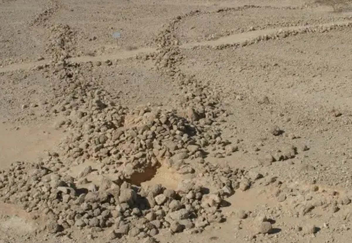 Αρχαιολόγοι έλυσαν το μυστήριο των γιγάντιων «χαρταετών της ερήμου»