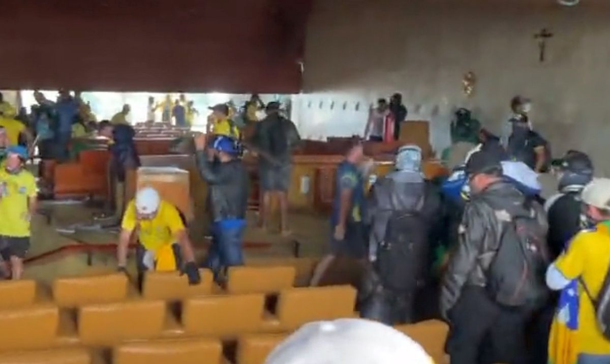 Χάος στη Βραζιλία μετά την εισβολή οπαδών του Μπολσονάρου σε κυβερνητικά κτίρια