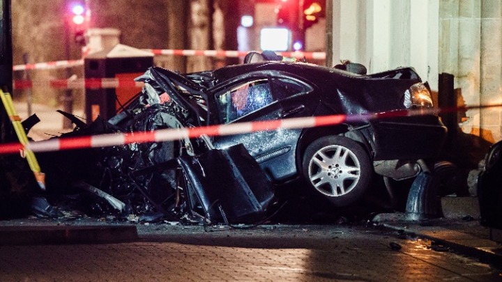 Γερμανία: Αυτοκίνητο έπεσε πάνω στην Πύλη του Βρανδεμβούργου - Νεκρός ο οδηγός
