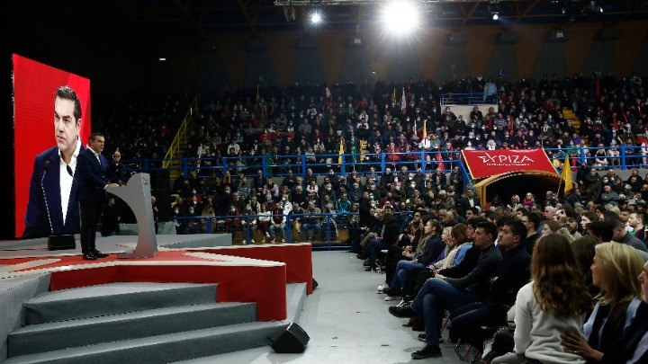 Ομιλία Τσίπρα στο Περιστέρι με υπόσχεση για κατώτατο μισθό στα 880 ευρώ στον ιδιωτικό τομέα