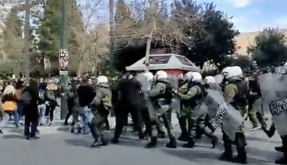 Η κυβέρνηση επιδιώκει τη βία! Βίντεο από την τελείως απρόκλητη επίθεση της αστυνομίας σε διαδηλωτές
