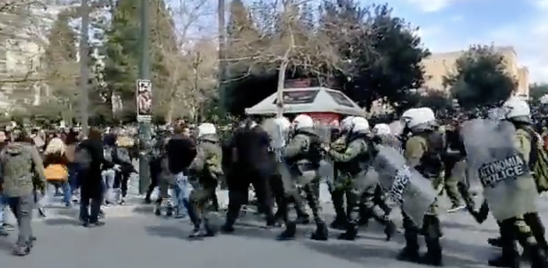 Η κυβέρνηση επιδιώκει τη βία! Βίντεο από την τελείως απρόκλητη επίθεση της αστυνομίας σε διαδηλωτές