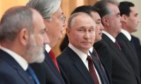 Ο Πούτιν λέει ότι η Ρωσία δεν σκοπεύει να επιτεθεί στο ΝΑΤΟ και ο Σρέντερ λέει στη Δύση να διαπραγματευτεί με τη Μόσχα