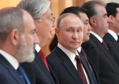 Ο Πούτιν λέει ότι η Ρωσία δεν σκοπεύει να επιτεθεί στο ΝΑΤΟ και ο Σρέντερ λέει στη Δύση να διαπραγματευτεί με τη Μόσχα