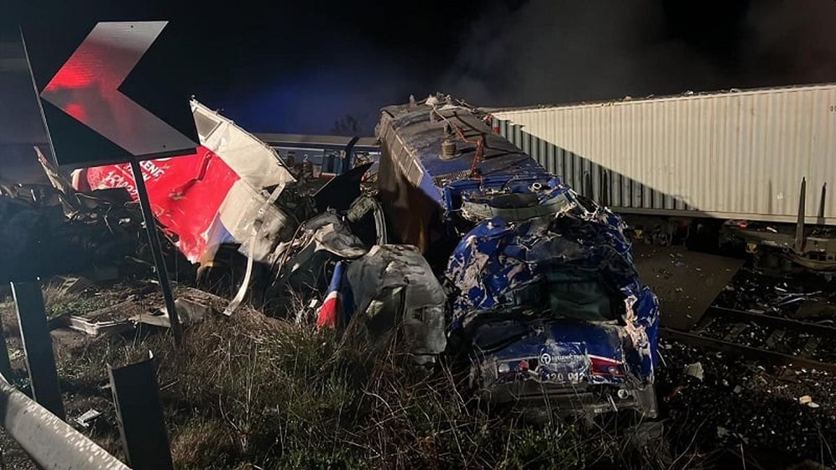 Τραγωδία στα Τέμπη - Μετωπική σύγκρουση τρένων με τουλάχιστον 29 νεκρούς και 85 τραυματίες