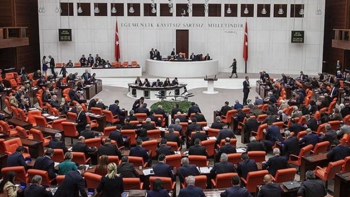 Ισχυρή έκρηξη κοντά στο τουρκικό κοινοβούλιο
