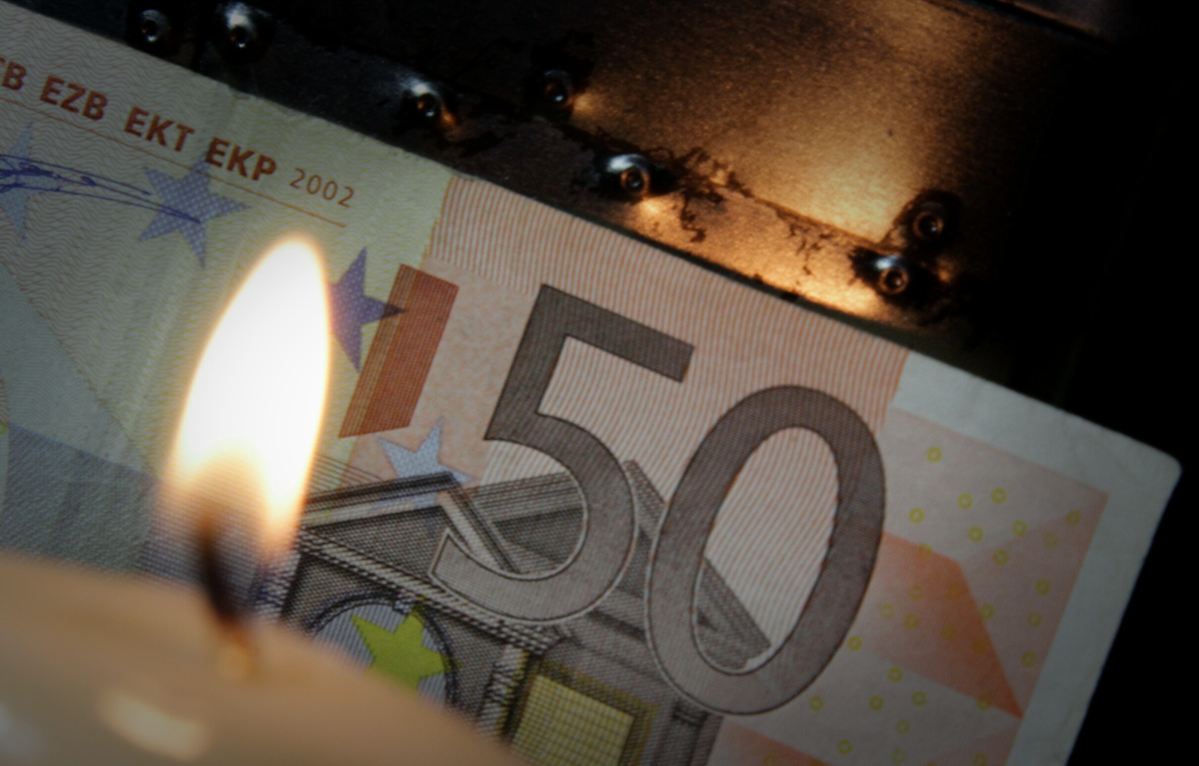 Τι προέχει; Να μην χάσουμε το ευρώ, ή την Ελλάδα;