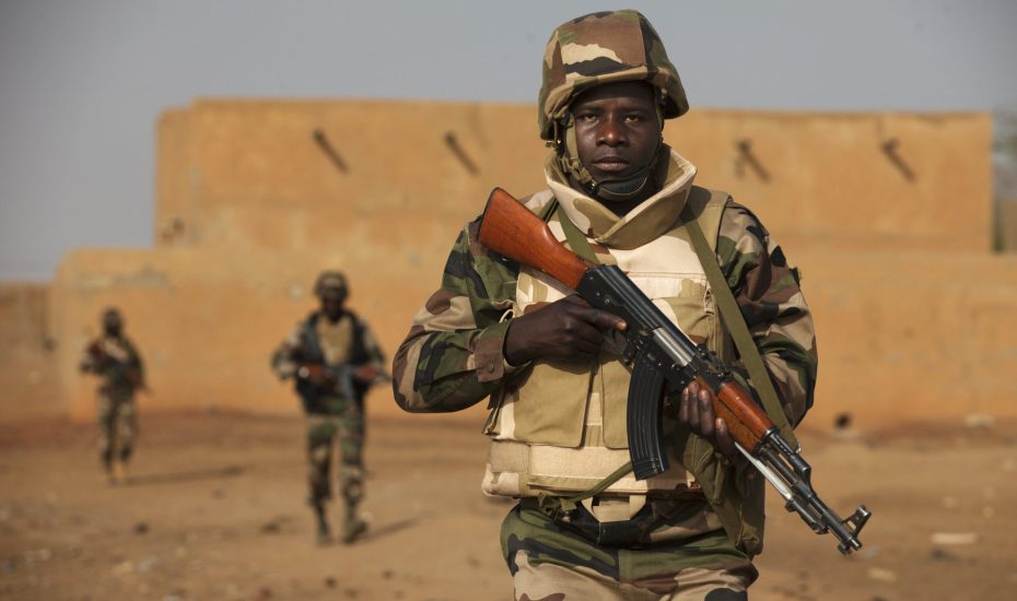 Νίγηρας: Επίδειξη δύναμης με συγκέντρωση 30.000 υποστηρικτών τους έκαναν οι στρατιωτικοί