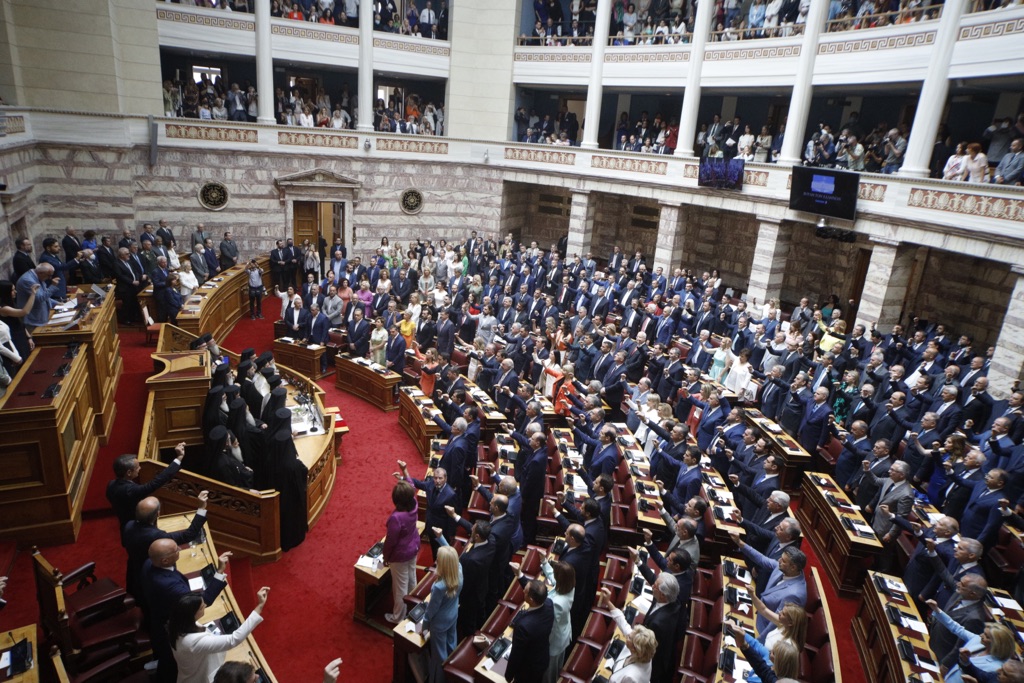 Πρόταση δυσπιστίας κατά της κυβέρνησης: Δείτε τη συζήτηση στη Βουλή