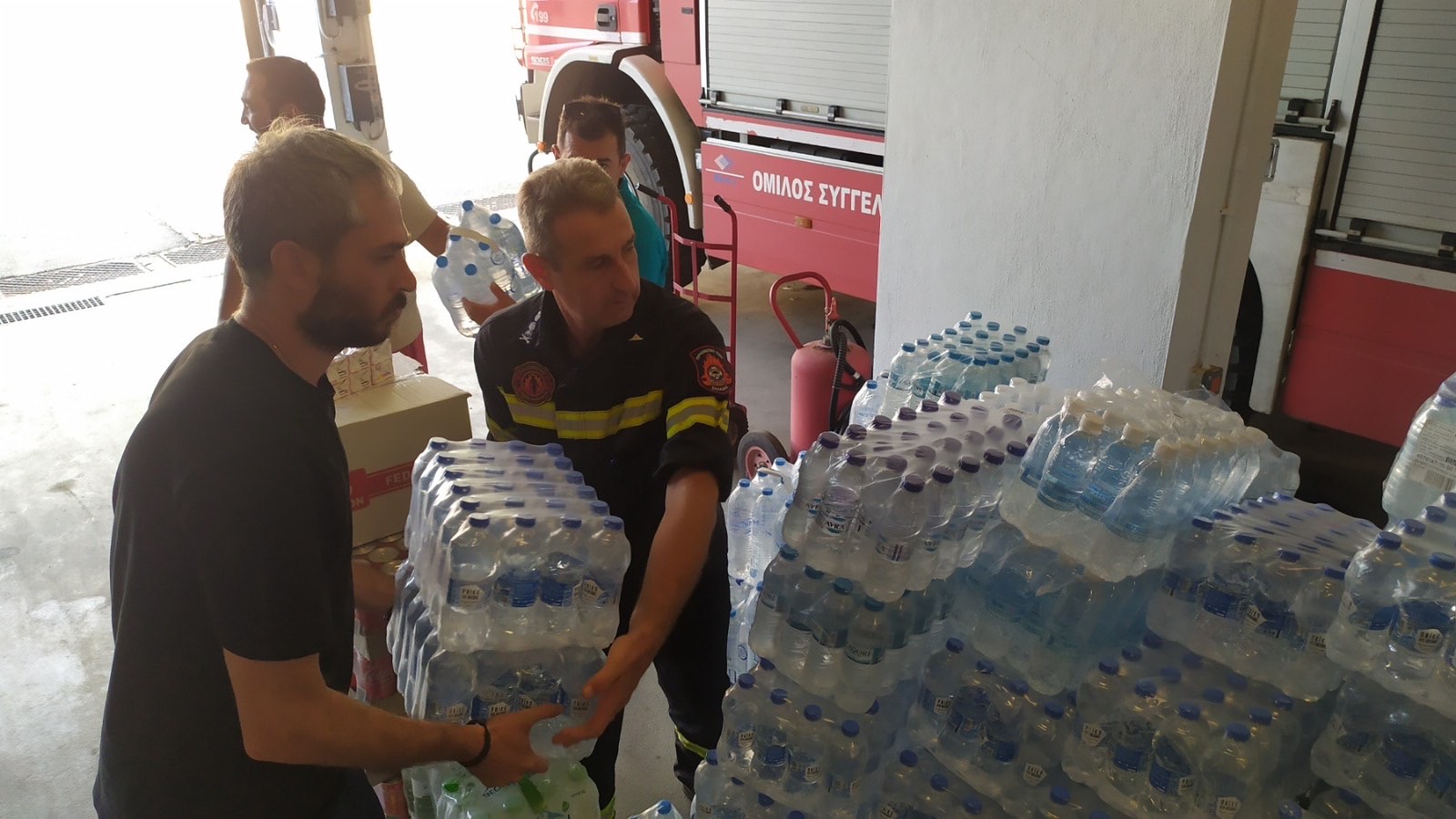Στα πύρινα μέτωπα της Αλεξανδρούπολης η «ΑΠΟΣΤΟΛΗ» με τον «ΜΑΣΟΥΤΗ» στηρίζουν πυροσβέστες, εθελοντές και κατοίκους