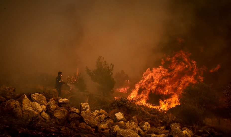 Η Αλβανία στέλνει βοήθεια για τις φωτιές