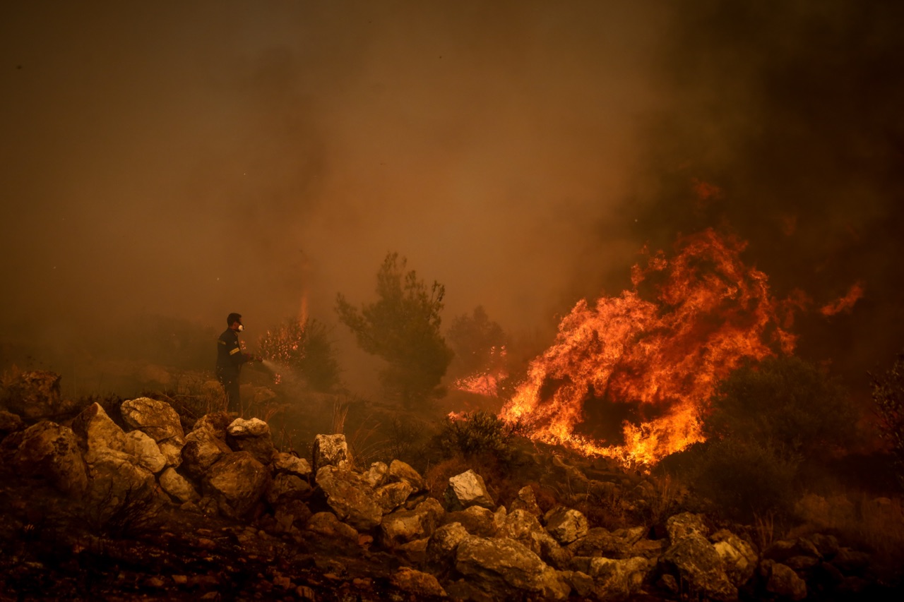 Η Αλβανία στέλνει βοήθεια για τις φωτιές