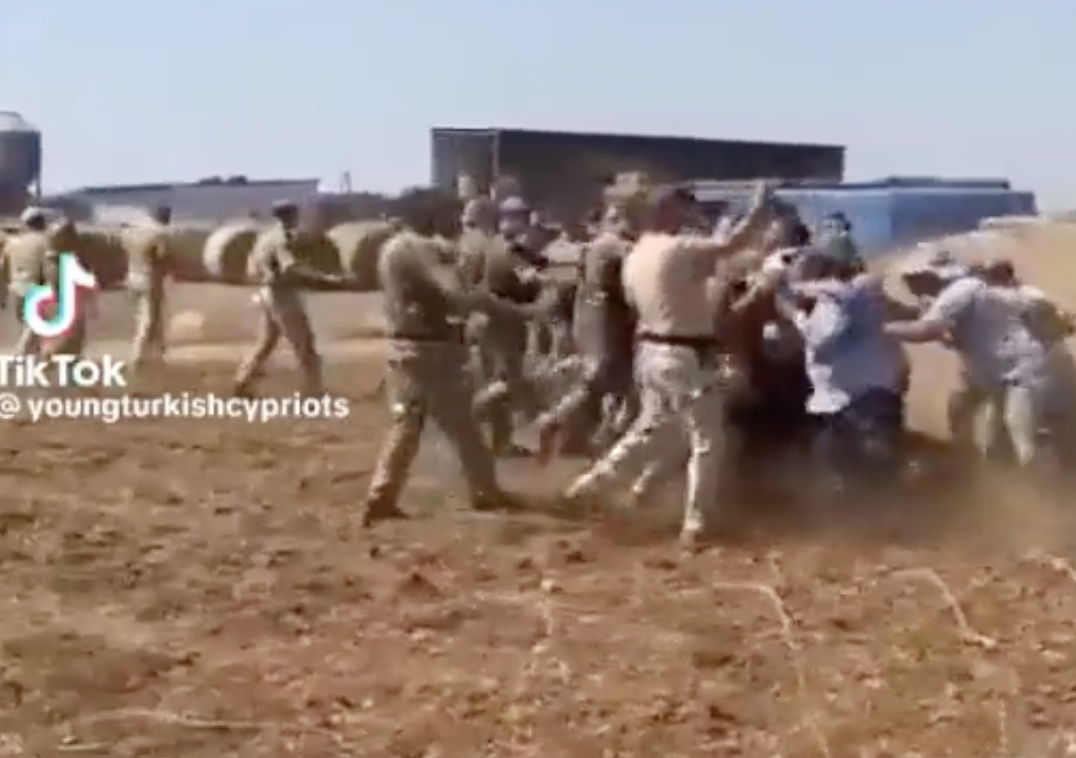 Τούρκοι στρατιωτικοί με πολιτικά ρούχα επιτέθηκαν στους κυανόκρανους στην Κύπρο