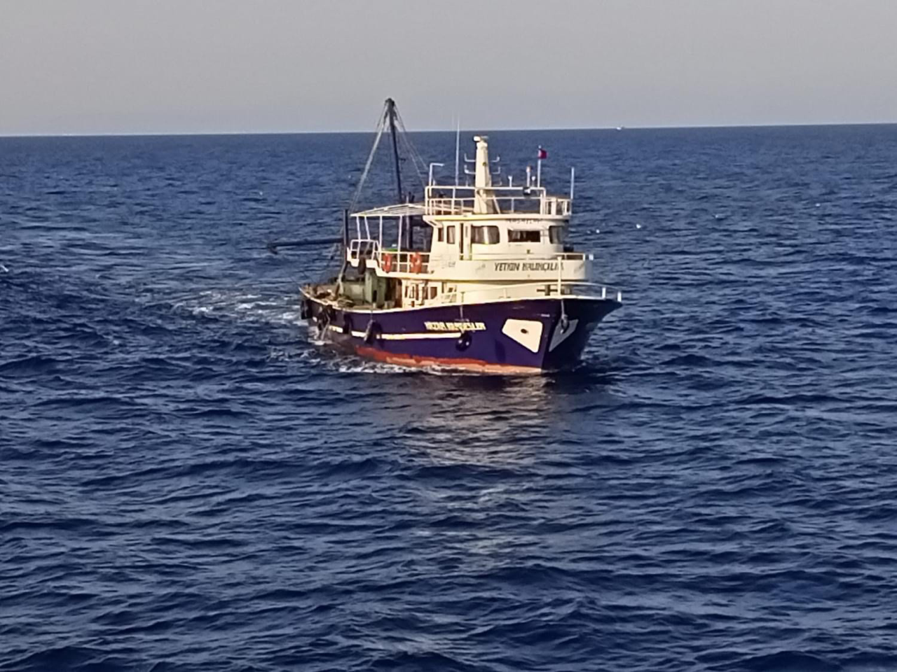 Τουρκικό αλιευτικό σε χωρικά ύδατα αλλά εμείς τραγουδάμε «Καπετάν Ανδρέα Ζέππο χαίρομαι όταν σε βλέπω»