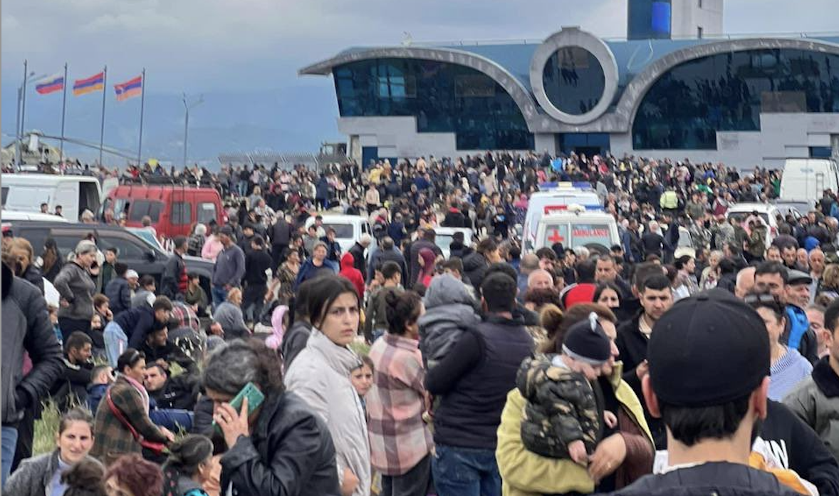 Αρμένιοι υπό διωγμό! Εγκαταλείπουν το Ναγκόρνο Καραμπάχ μετά από τη συνθηκολόγηση με τους Αζέρους