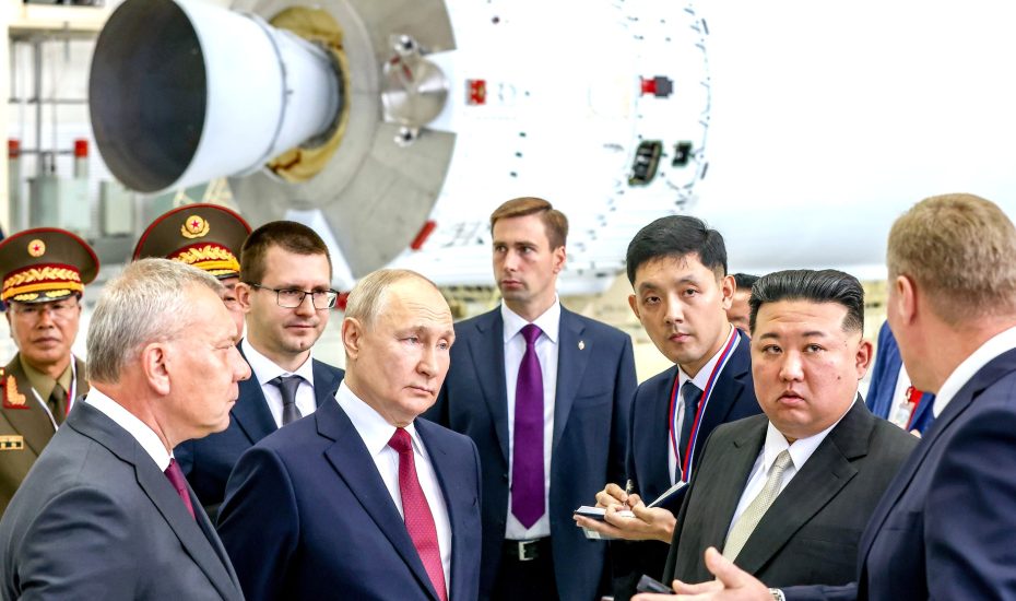 Ρωσία: Ο ηγέτης της Βόρειας Κορέας Κιμ Γιονγκ Ουν επισκέπτεται εργοστάσιο κατασκευής αεροσκαφών