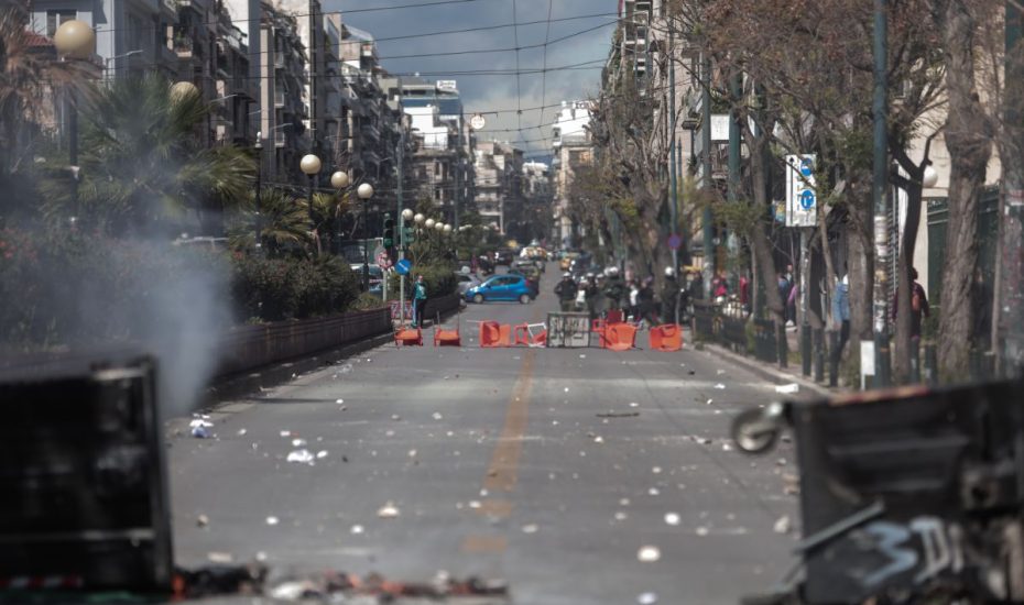 Επεισόδια τώρα στην ΑΣΟΕΕ - Κλειστοί δρόμοι στην Αθήνα