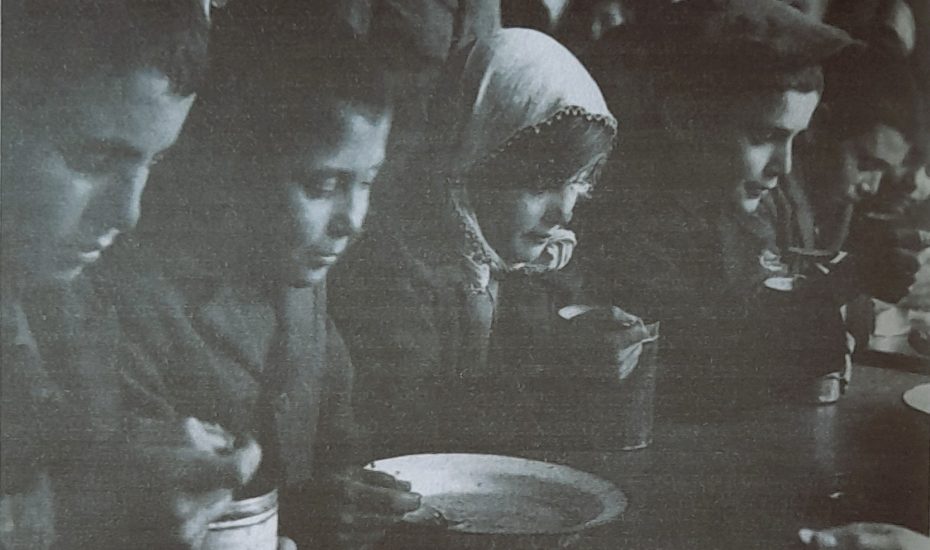 Πόλεμος 1940-Κατοχή: Οι άνθρωποι που έτρωγαν από τα σκουπίδια και τα «σκουπίδια» που πλούτισαν